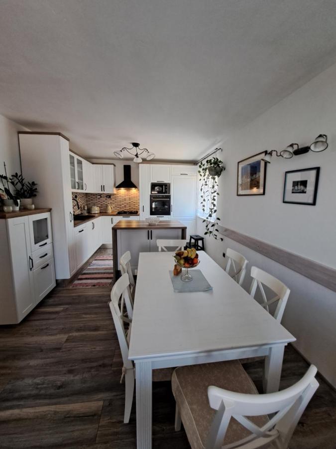 Apartman Prošperino Vis Esterno foto